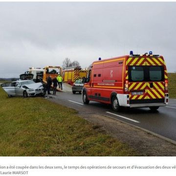 Revue de presse : Choc frontal entre deux véhicules : pas de blessé mais la circulation perturbée da
