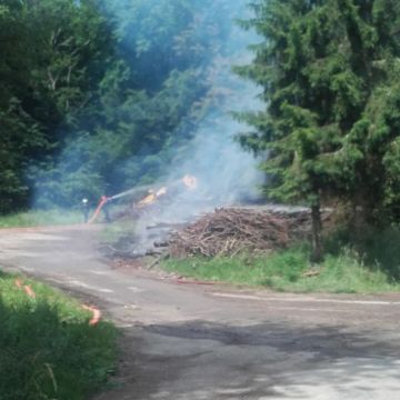 Revue de presse : Un stock de 150 stères de bois s'enflamme