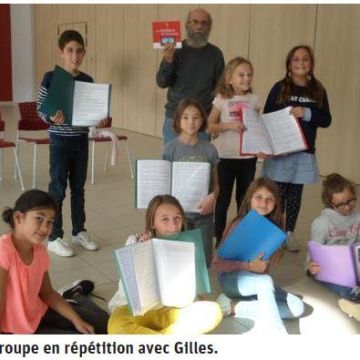 Revue de presse : Des jeunes s'initient au théâtre